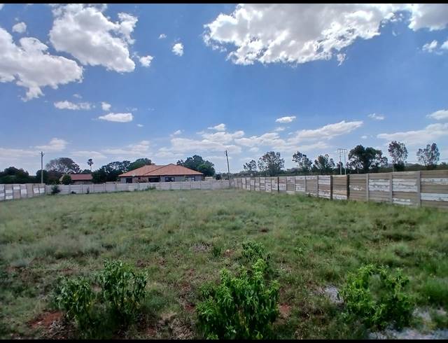 1,018M² VACANT LAND FOR SALE IN KOOKRUS